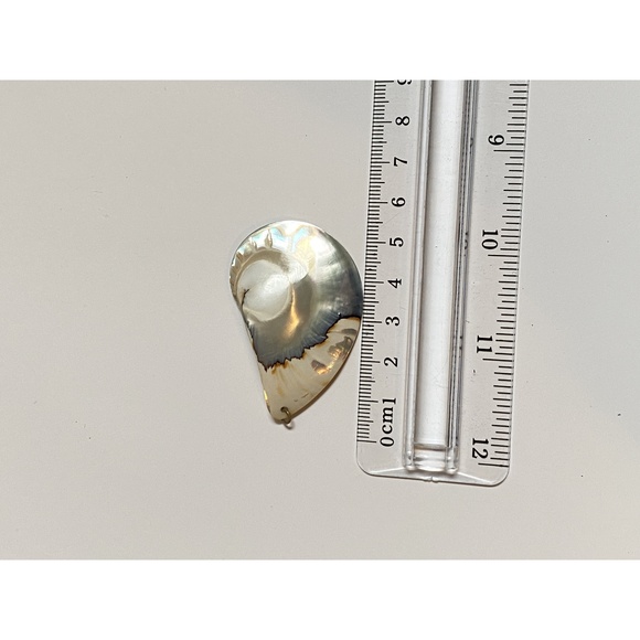 Vintage Boho Shell Pendant - Picture 5 of 6